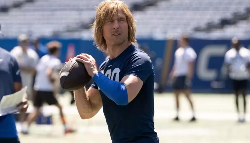 Глен Пауэлл рассказал об отказе фотографироваться с "отмененным актером"