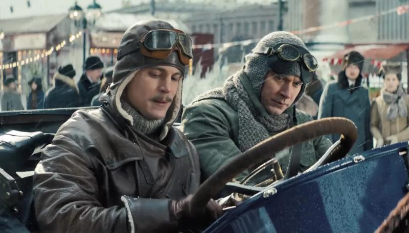 Юра Борисов и Иван Янковский участвуют в гонке в трейлере «Битва моторов»