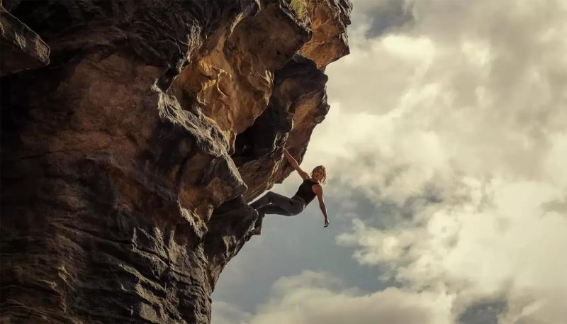 Шарлиз Терон вновь снимется у режиссера триллера «Вершина»